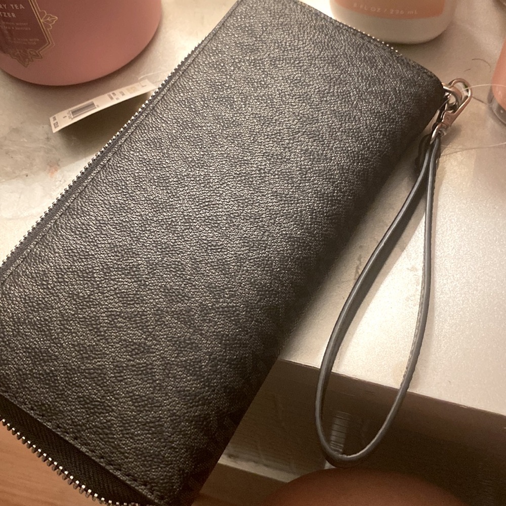 Michael Kors Womens Wallet - Picture 3 of 3